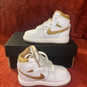 Jordan 1 retro high OG 4c shoes